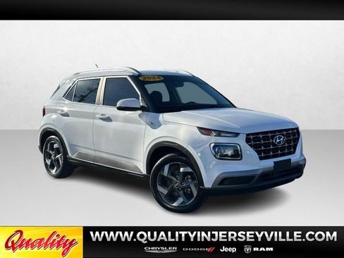 Used 2024 Hyundai Venue SEL image 1