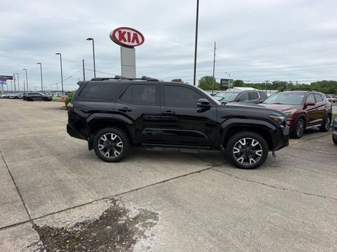 Used 2025 Toyota 4Runner 4WD image 2