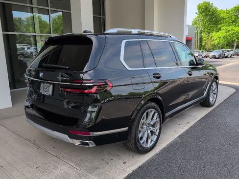 Used 2025 BMW X7 xDrive40i w/ Premium Package AWD/4WD image 3