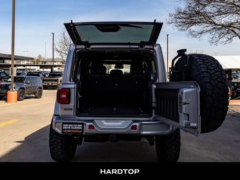 Used 2021 Jeep Wrangler Unlimited Sahara AWD/4WD image 9