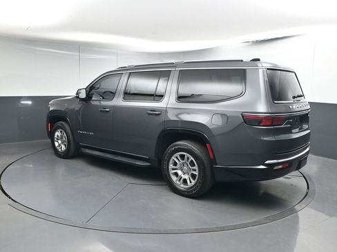 Used 2024 Jeep Wagoneer Base image 3