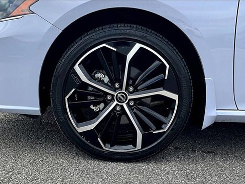 Certified 2024 Nissan Altima 2.5 SR image 34