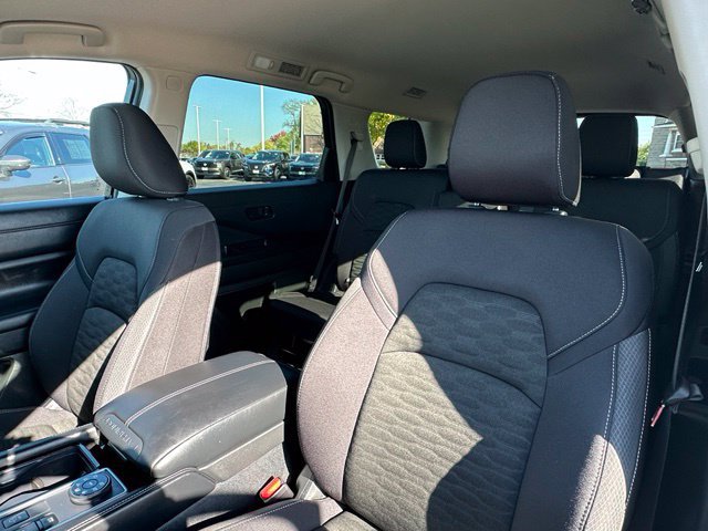 Used 2025 Nissan Pathfinder SV w/ Cargo Package AWD/4WD image 23