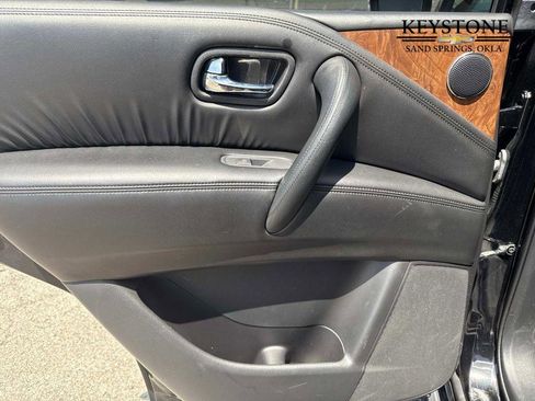 Used 2023 Nissan Armada SL w/ Captain's Chairs Package image 9