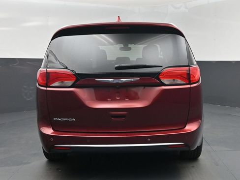 Used 2020 Chrysler Pacifica Touring w/ Tire & Wheel Group FWD image 27
