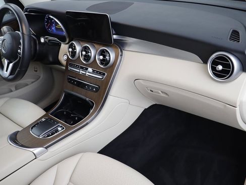 Used 2021 Mercedes-Benz GLC 300 4MATIC image 22