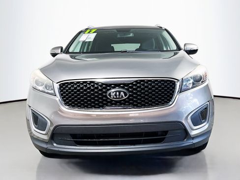 Used 2017 Kia Sorento LX image 11