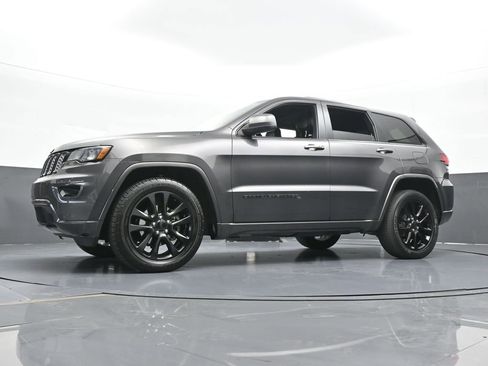 Used 2019 Jeep Grand Cherokee Altitude image 49