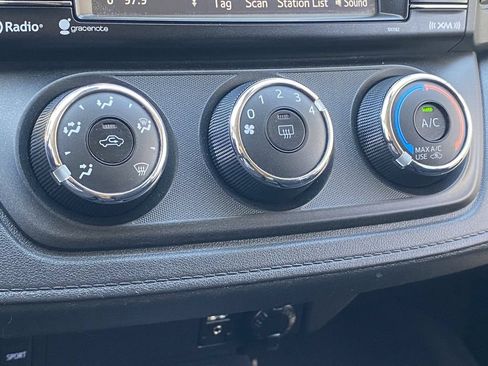 Used 2017 Toyota RAV4 LE w/ Carpet Mat Package AWD/4WD image 26