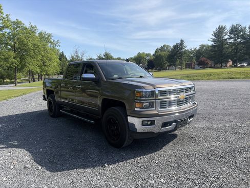 Used 2015 Chevrolet Silverado 1500 LTZ Z71 w/ LTZ Plus Package AWD/4WD image 3