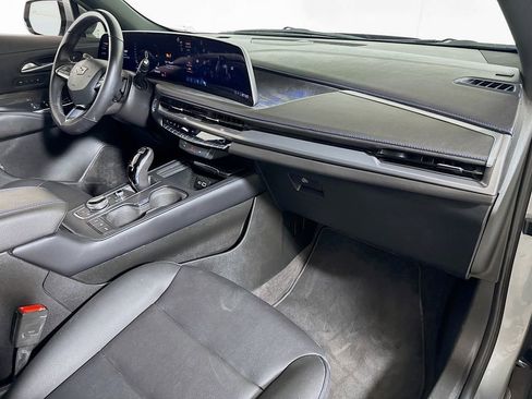 Certified 2025 Cadillac XT4 Sport image 27