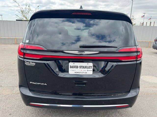 Used 2025 Chrysler Pacifica Select FWD image 5