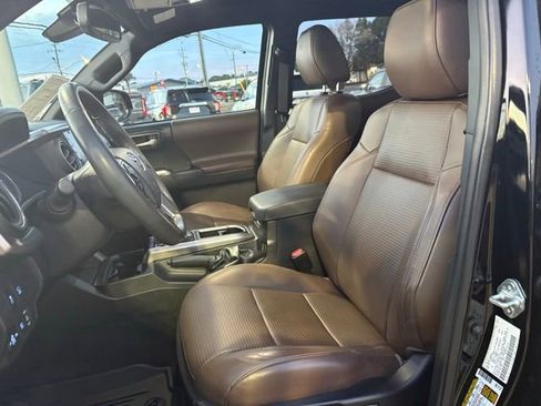 Used 2023 Toyota Tacoma Limited image 10