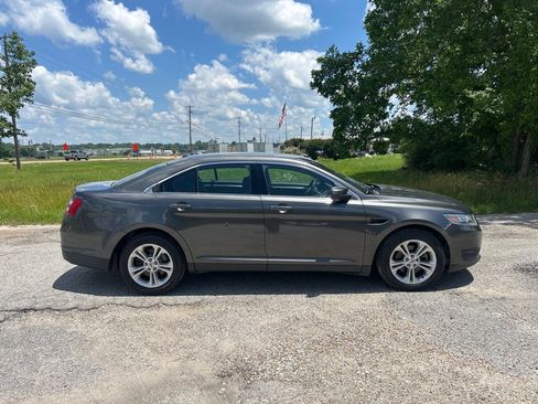 Used 2016 Ford Taurus SEL FWD image 6