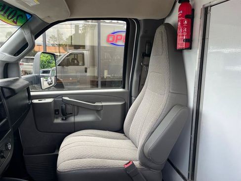 Used 2016 Chevrolet Express 3500 Extended RWD image 12