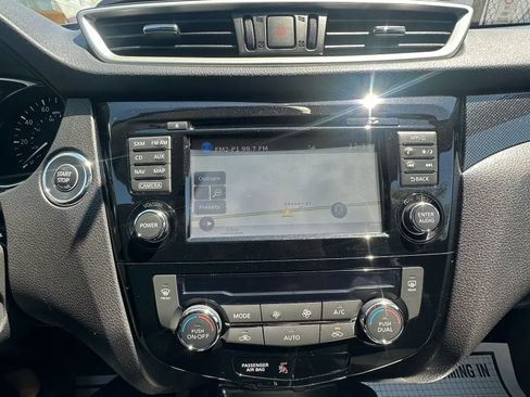 Used 2016 Nissan Rogue SL AWD/4WD image 17