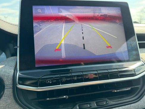 Used 2024 Jeep Compass Latitude image 20