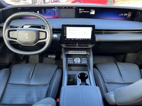 Used 2024 Lincoln Nautilus Reserve w/ Equipment Group 203A image 2