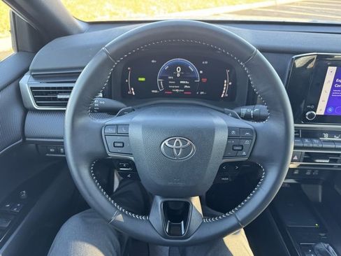 Used 2025 Toyota Camry SE image 16