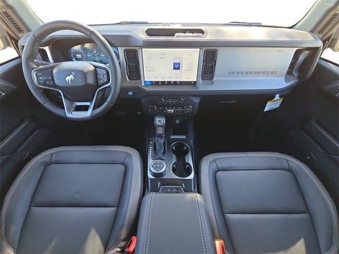 New 2025 Ford Bronco Outer Banks image 9