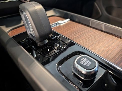 Used 2023 Volvo XC60 B5 Plus w/ Protection Package Premier image 24