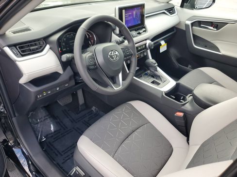 Used 2025 Toyota RAV4 XLE image 23