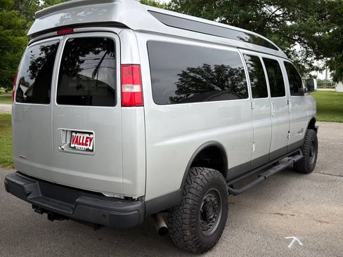 Used 2018 GMC Savana 3500 Extended RWD image 14