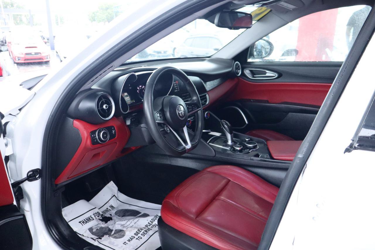 Used 2019 Alfa Romeo Giulia w/ Quick Order Package 22K Sport RWD image 14