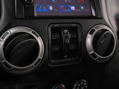 Used 2014 Jeep Wrangler Unlimited Sahara image 15