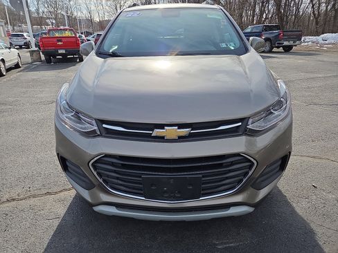 Used 2022 Chevrolet Trax LT w/ LT Convenience Package image 8