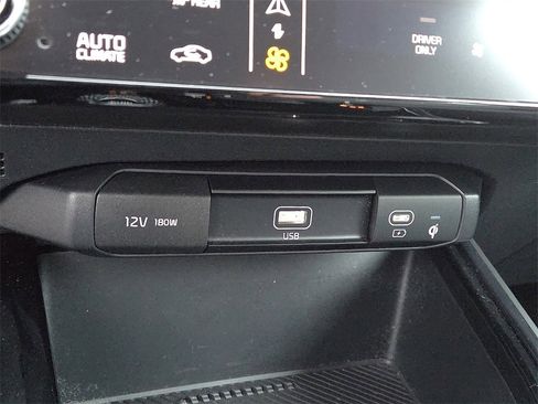 Certified 2023 Kia Niro EX image 24