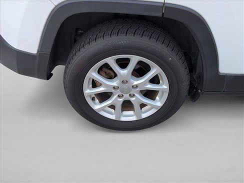 Used 2017 Jeep Cherokee Latitude FWD image 20