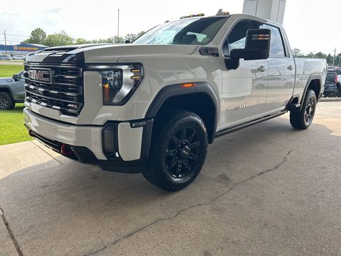 Used 2024 GMC Sierra 2500 AT4 w/ AT4 Premium Plus Package AWD/4WD image 4