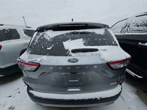 Used 2021 Ford Escape SE image 15