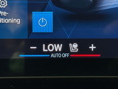 Used 2025 BMW M5 w/ Executive Package image 21