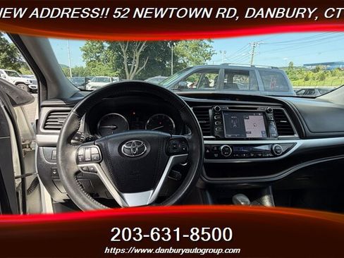 Used 2015 Toyota Highlander XLE AWD/4WD image 16