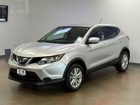 Used 2018 Nissan Rogue Sport S w/ S Appearance Package FWD image 3