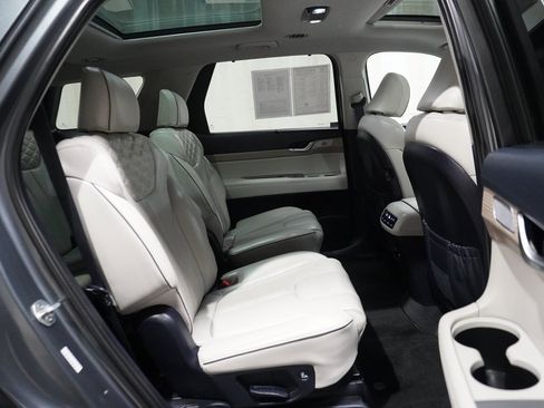 Used 2022 Hyundai Palisade Limited image 16
