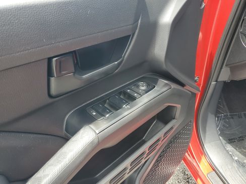 Certified 2025 Toyota Tacoma SR5 AWD/4WD image 24