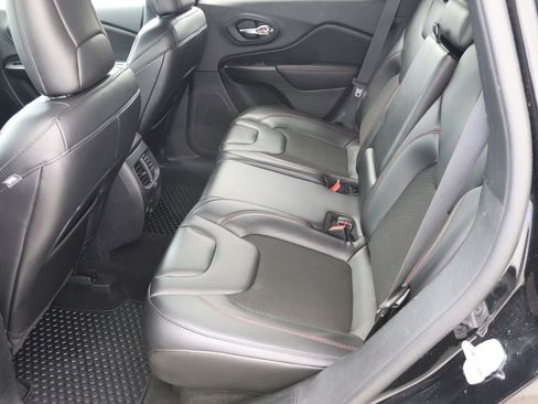 Used 2021 Jeep Cherokee Trailhawk AWD/4WD image 22