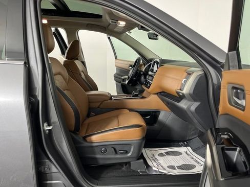 Used 2025 Nissan Pathfinder Platinum w/ Black Appearance Package FWD image 42