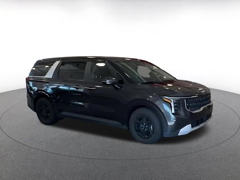 Used 2026 Kia Carnival FWD image 2