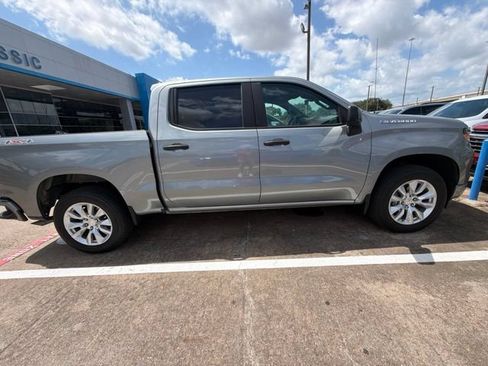 Used 2023 Chevrolet Silverado 1500 Custom AWD/4WD image 19