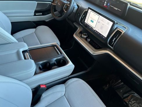 New 2026 Ford Expedition Platinum image 15