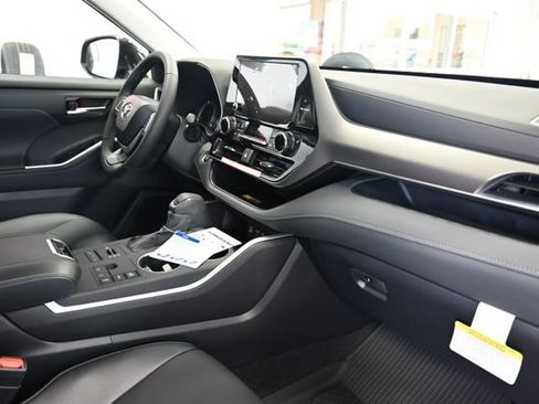 New 2026 Toyota Highlander XLE AWD/4WD image 16