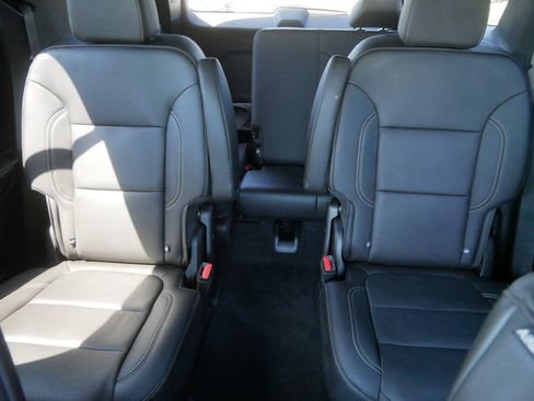 Used 2023 Chevrolet Traverse LT AWD/4WD image 13
