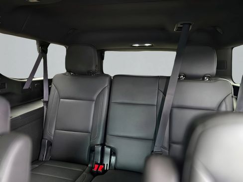 Used 2021 Chevrolet Suburban Z71 w/ Rear Media and Nav Package AWD/4WD image 12