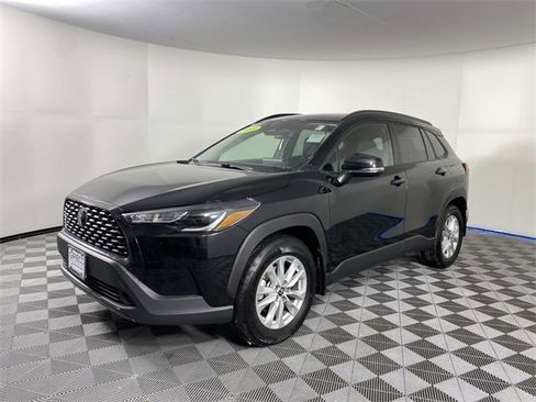 Used 2023 Toyota Corolla Cross LE image 4