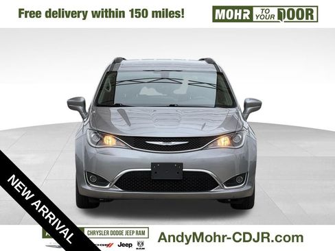 Used 2018 Chrysler Pacifica Touring-L image 2