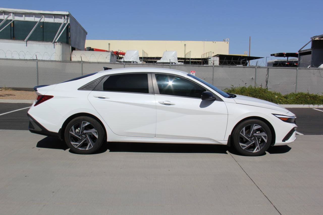 Used 2025 Hyundai Elantra Sport FWD image 4